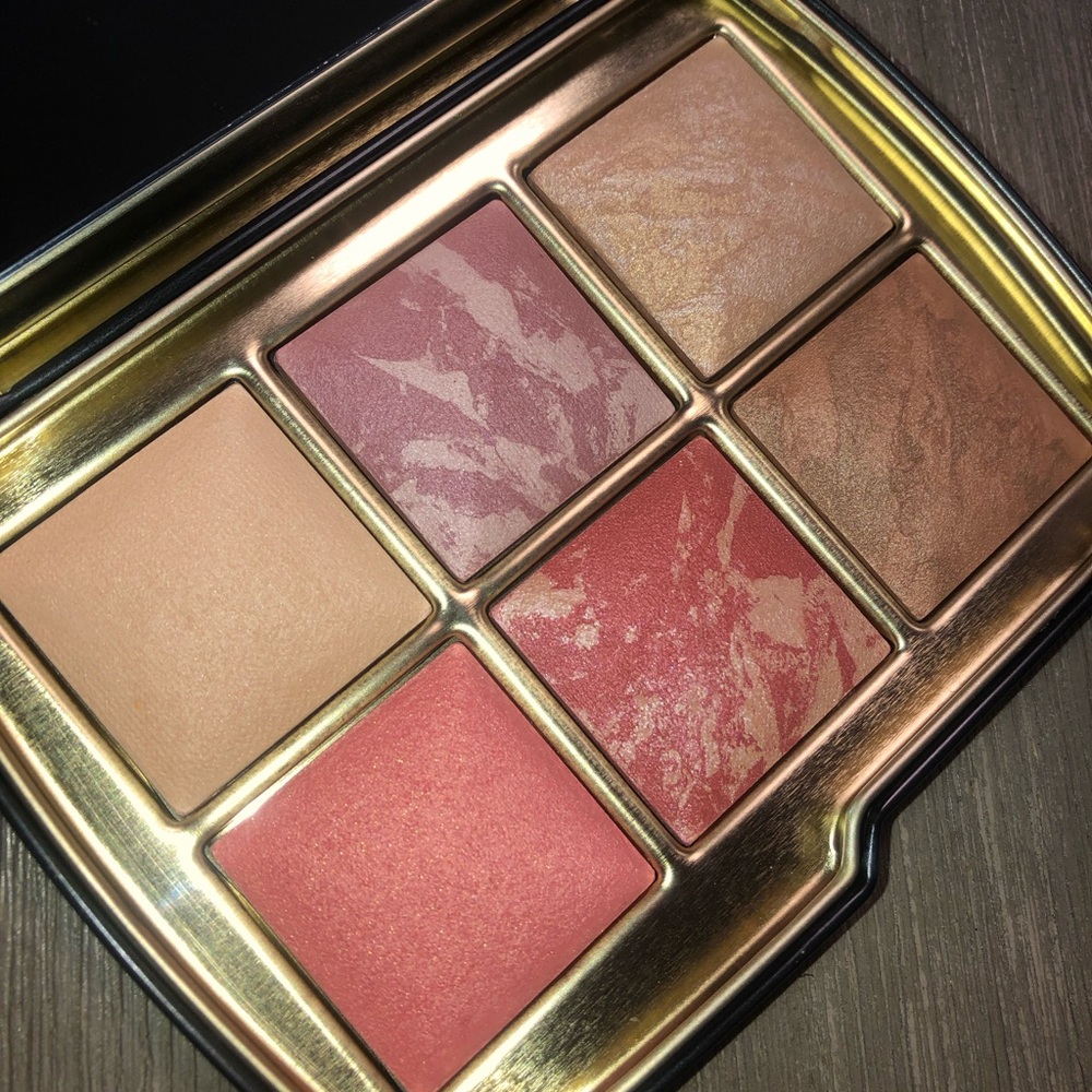Hourglass Horse Ambient Lighting Edit Palette